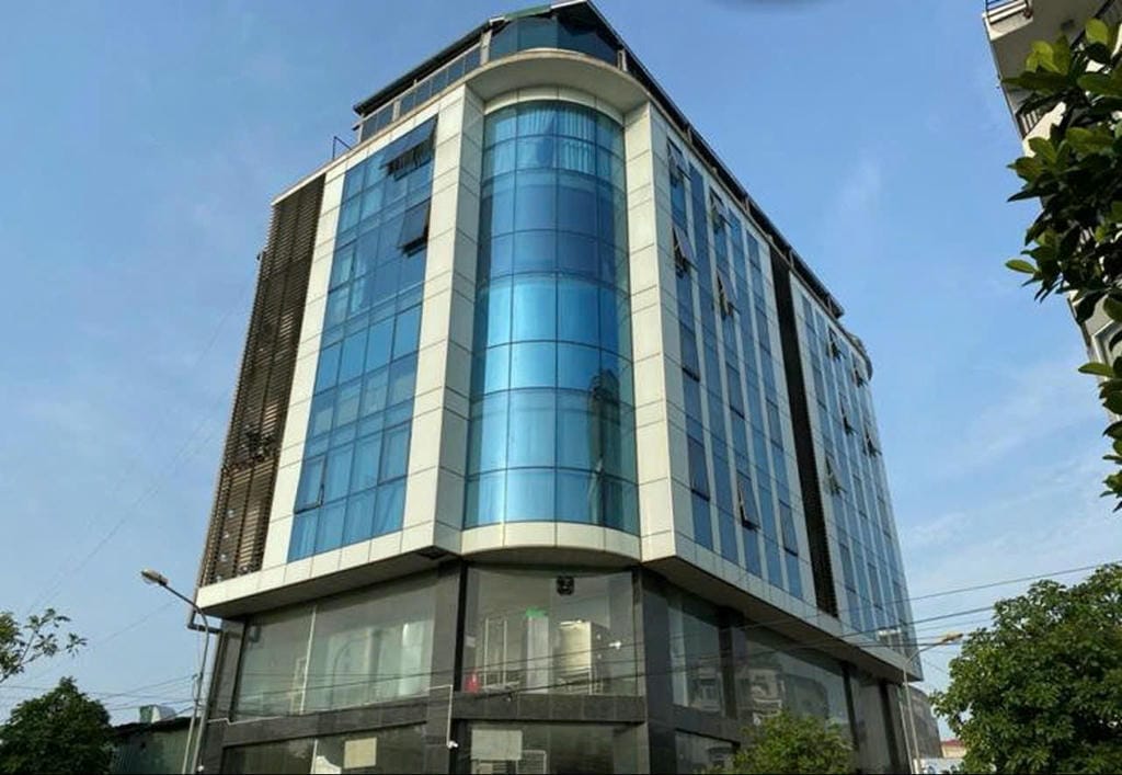 giá vách kính cường lực eurowindow